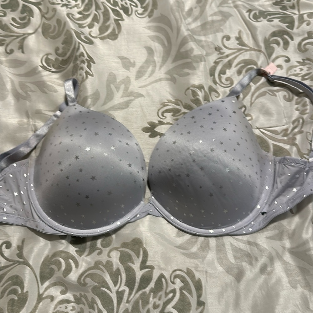 34DDD Victoria secret push up bra great condition